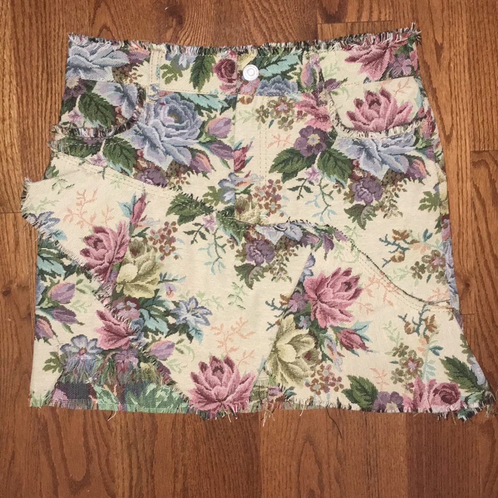 ZARA TAPESTRY FLORAL MINI SKIRT * NWT* SIZE XS - Picture 1 of 7